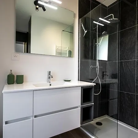 Superbe Bord De Apartment