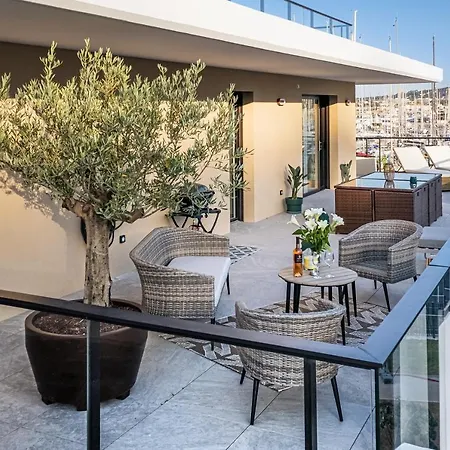 Superbe Bord De Apartment